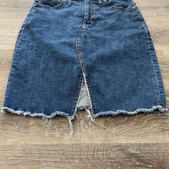 Madewell Stretch Denim Pegged Skirt in Bellhaven Wash: Cutout Edition - Size: 29 - Picture 7 of 8